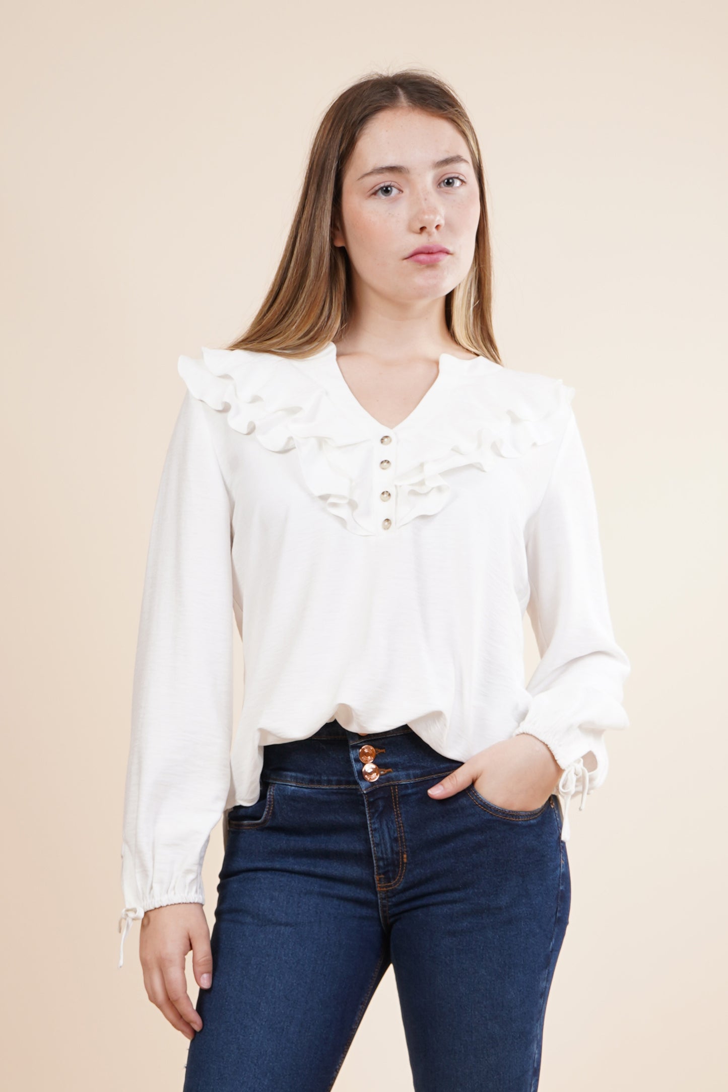 Blusa manga larga con detalles en cuello y mangas 252071