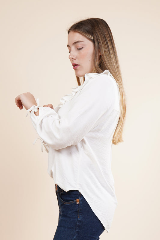 Blusa manga larga con detalles en cuello y mangas 252071