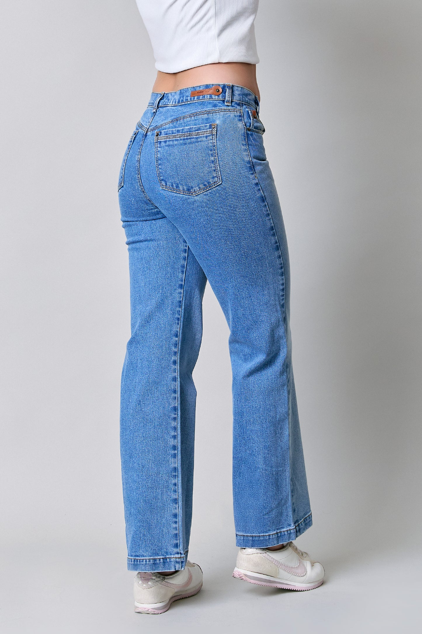 Jeans de mezclilla claro recto, pretina baja 256019