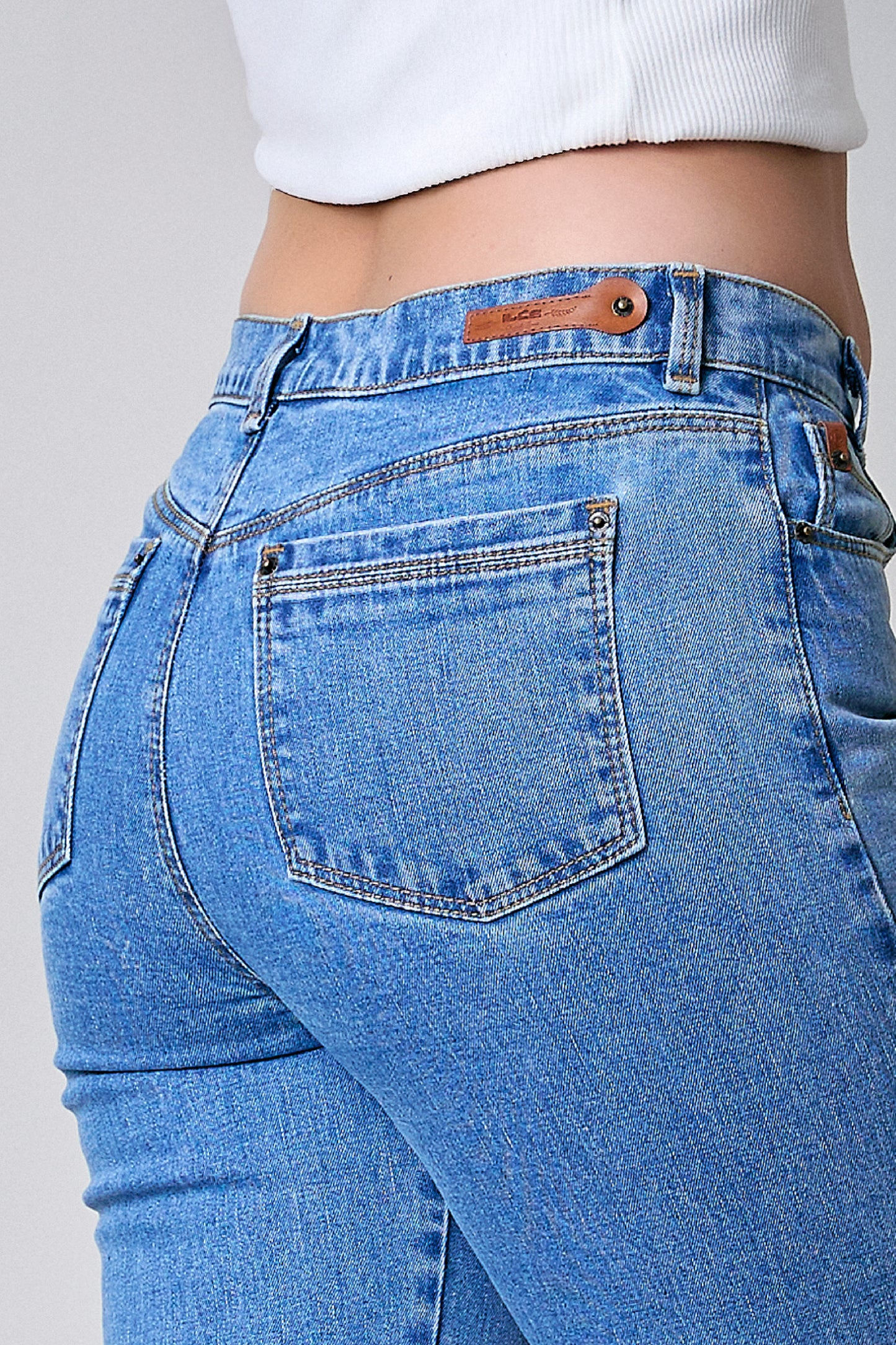 Jeans de mezclilla claro recto, pretina baja 256019