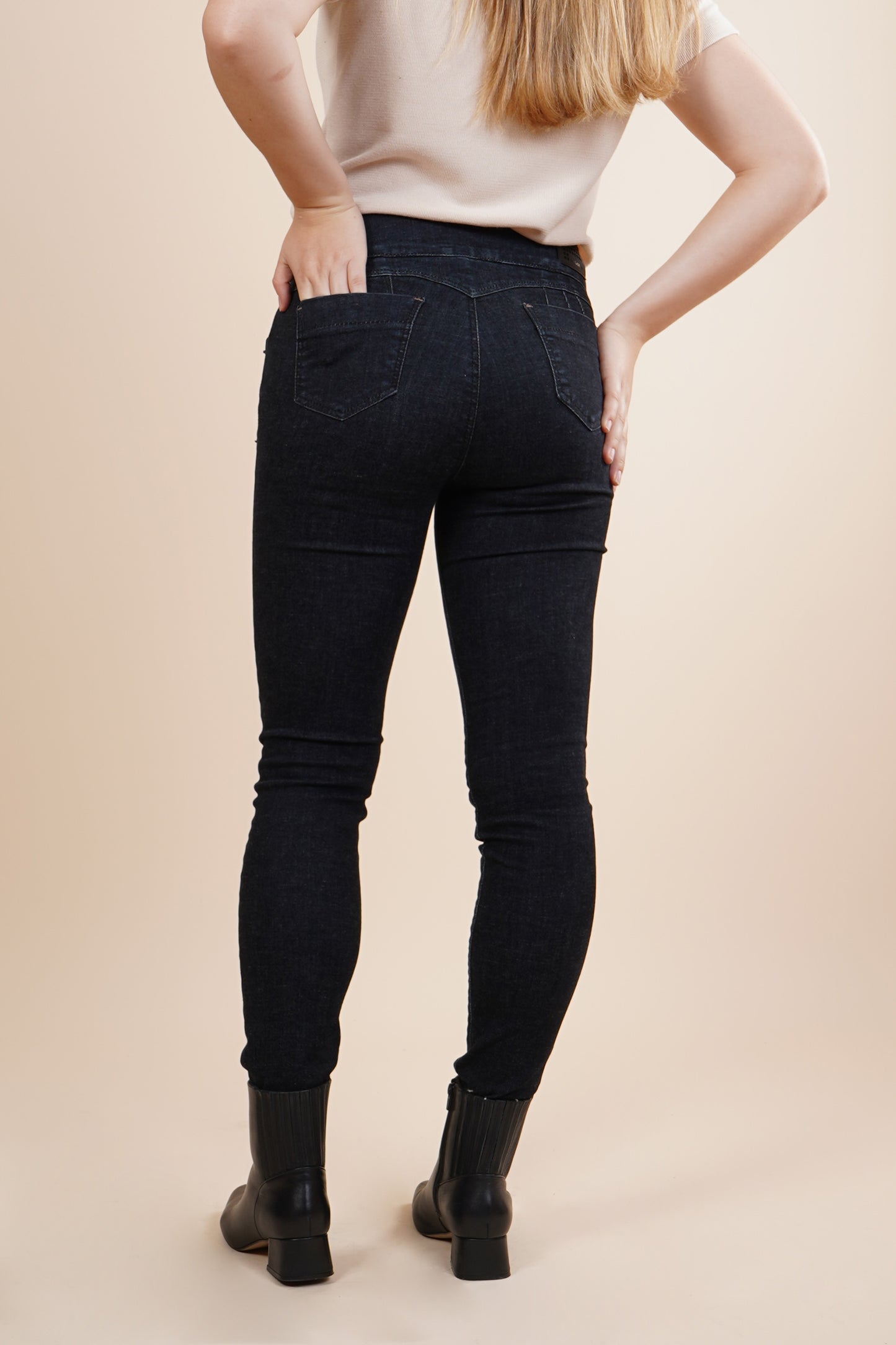 Jeans skinny cierre de dos botones 256021