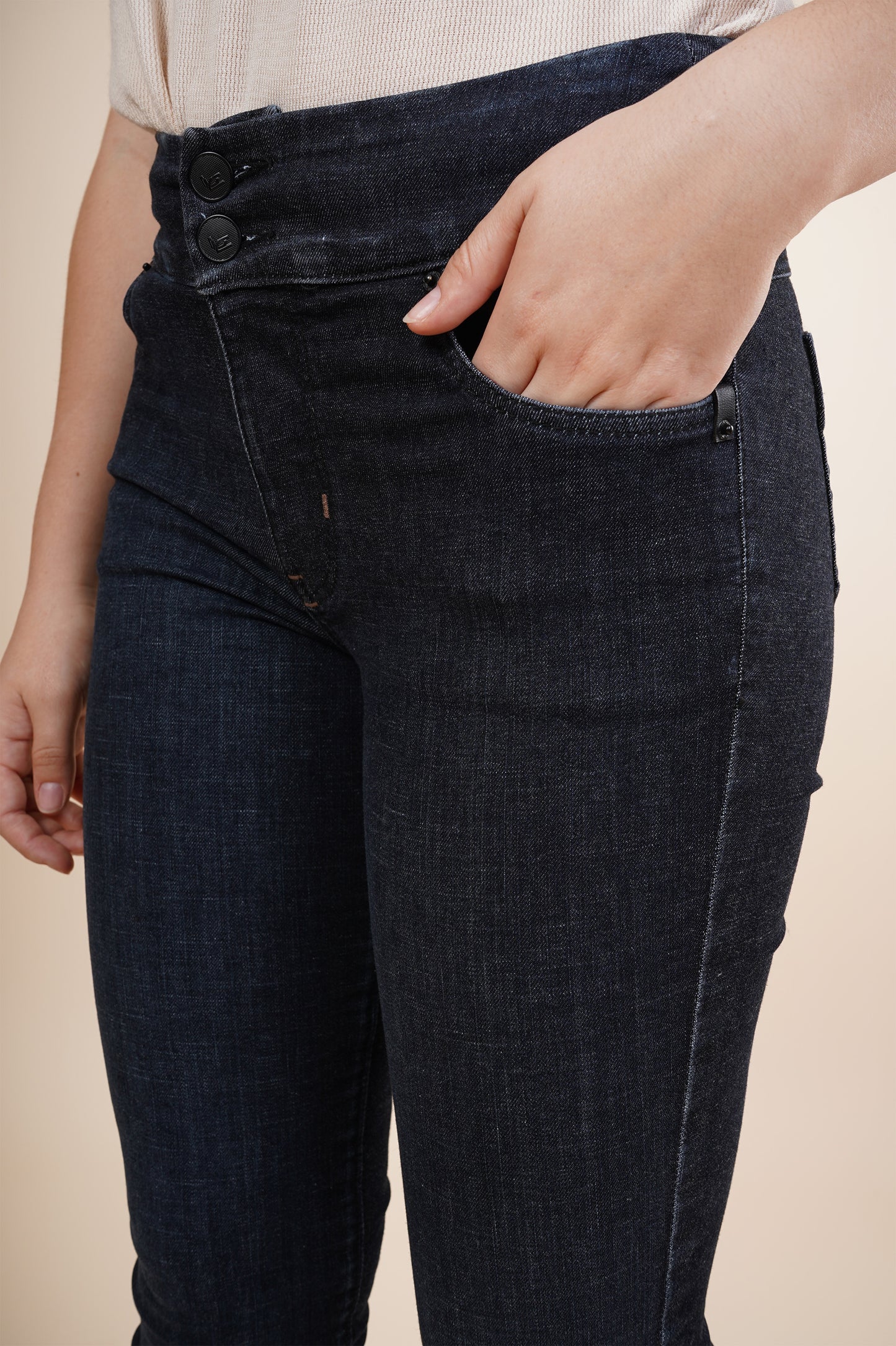 Jeans skinny cierre de dos botones 256021