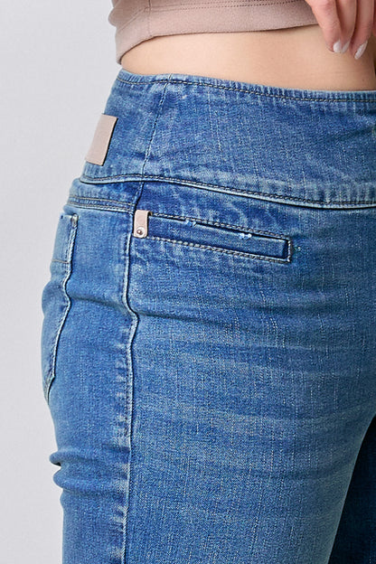 Jeans amplios con 3 botones 256023