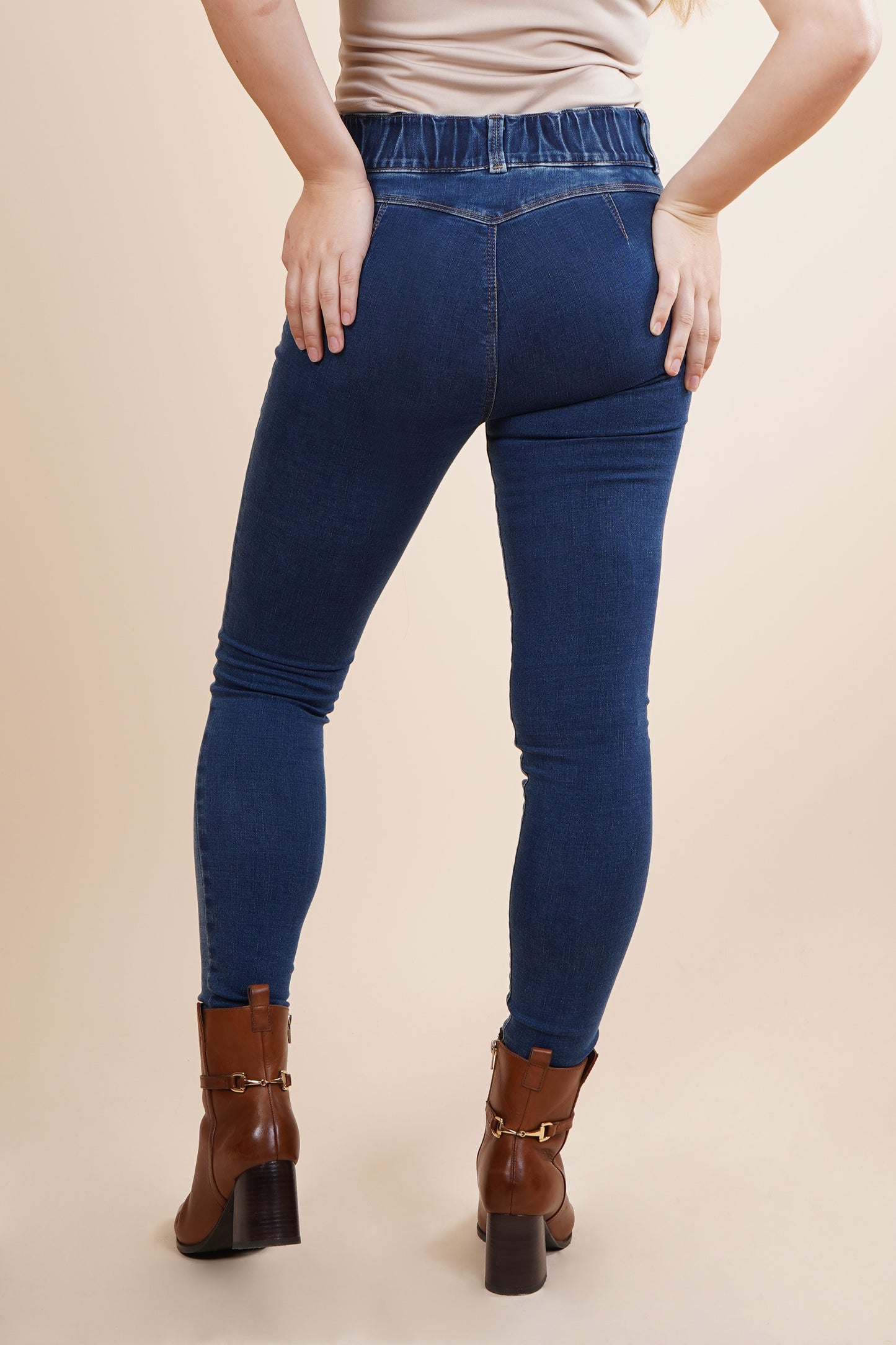Jeans skinny con dos botones,  corte colombiano 256032