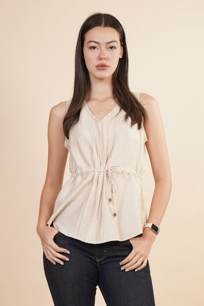 Blusa Crema Sin Mangas Con Cintura Ajustable