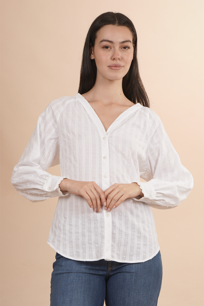 Blusa Blanca de Manga Larga con Textura y Botones