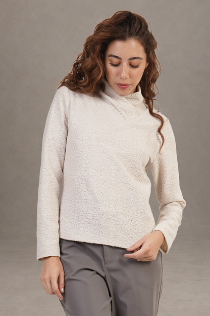 Blusa Marfil Con Cuello Alto Y Textura