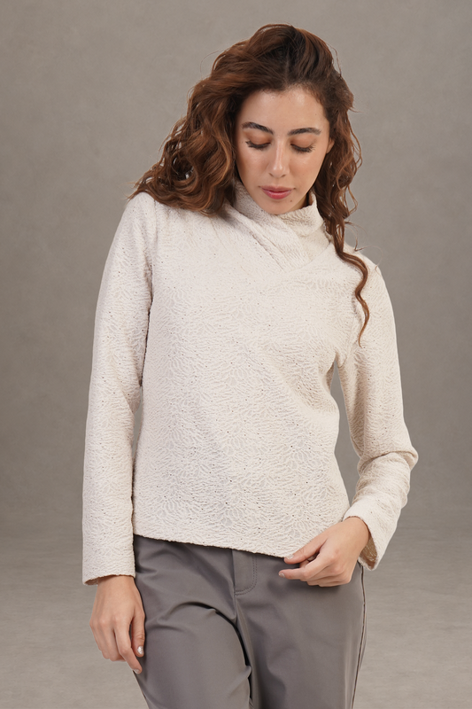 Blusa Marfil Con Cuello Alto Y Textura