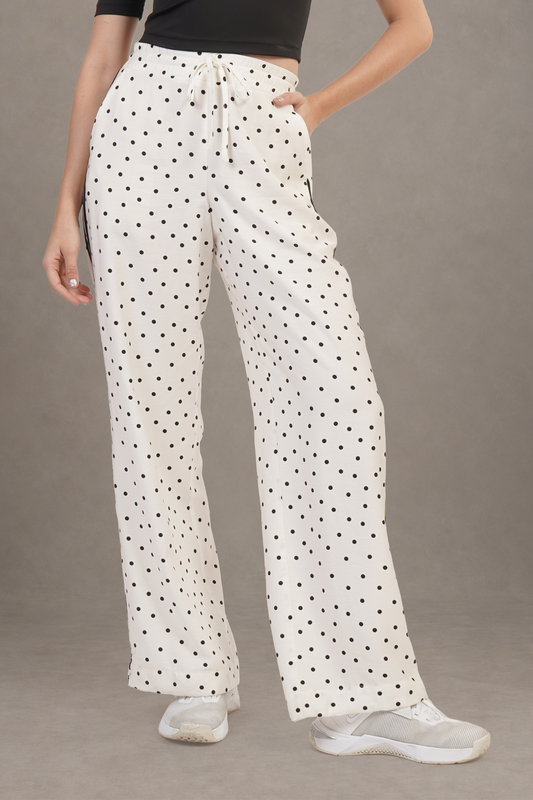 Pantalón Blanco Con Bolitas Negras