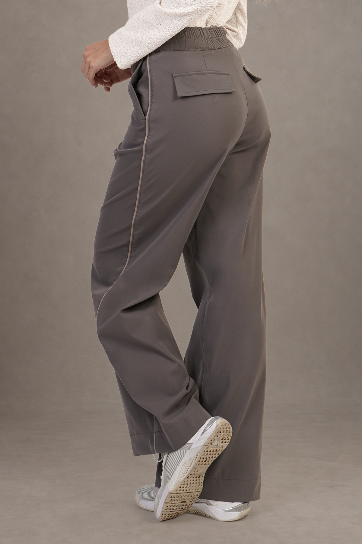 Pantalón Gris De Pierna Amplia