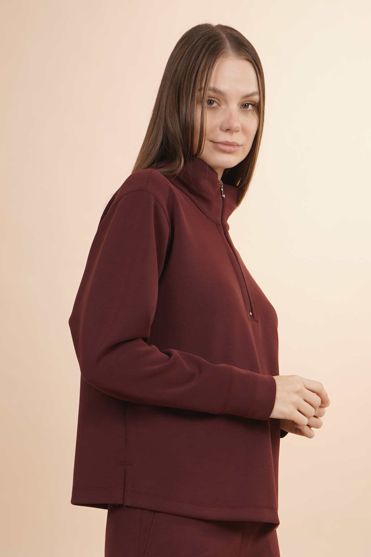 Sudadera Color Vino Con Cierre Corto