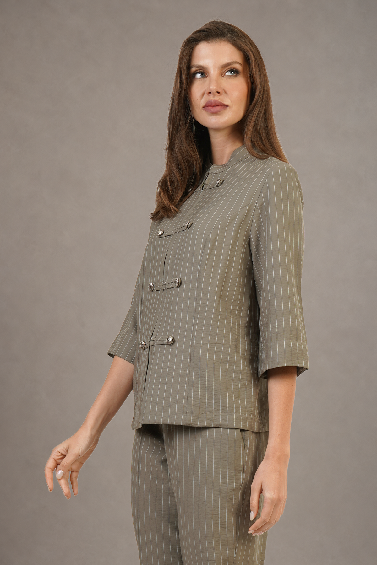 Blusa  Verde Olivo De Rayas Con Cierres Decorativos