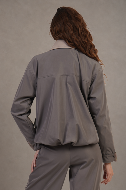 Chamarra Gris Con Cuello En Contrastre Beige