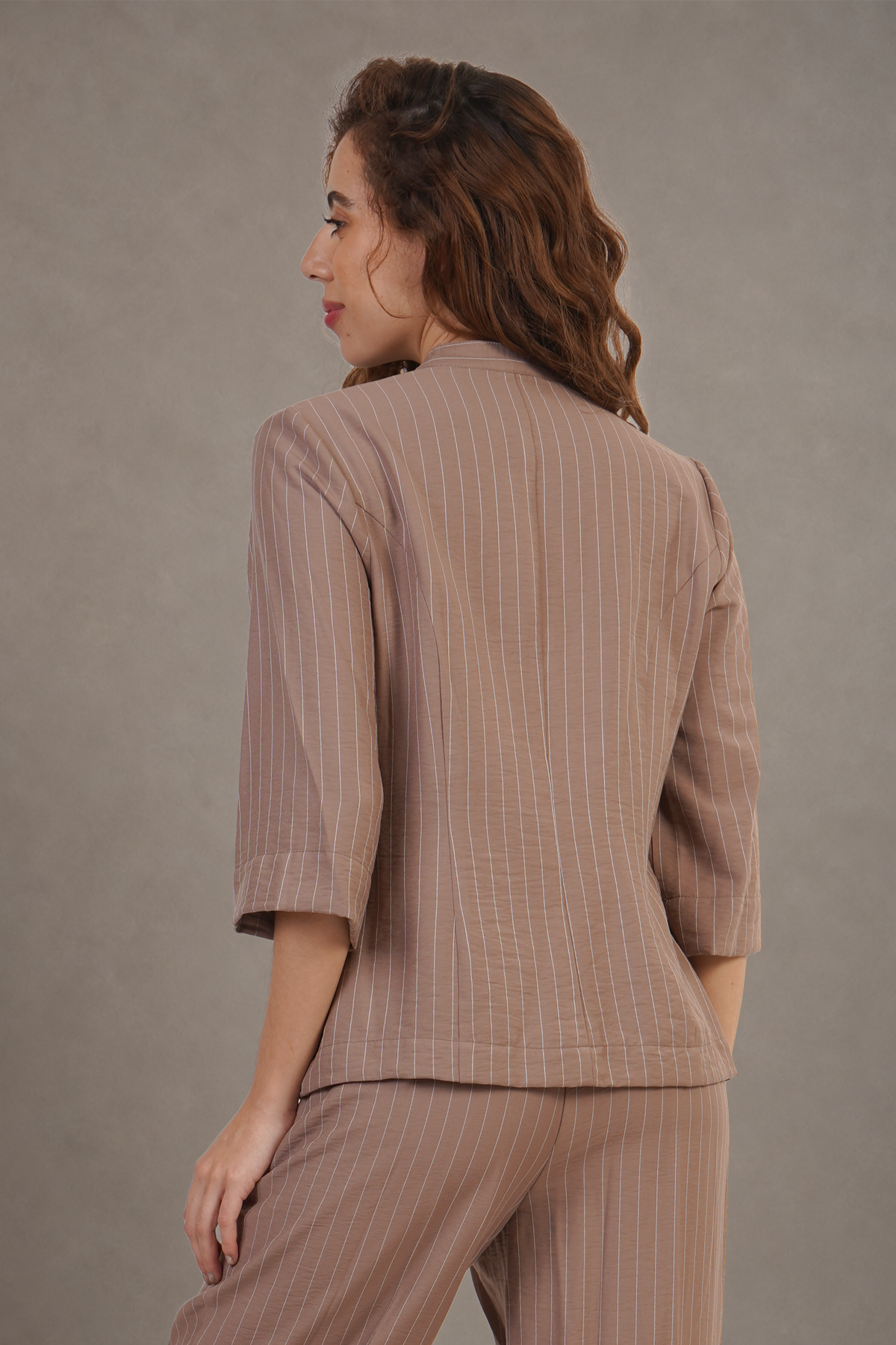 Blusa Camel De Rayas Con Cierres Decorativos