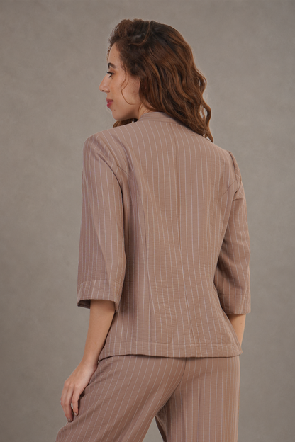 Blusa Camel De Rayas Con Cierres Decorativos