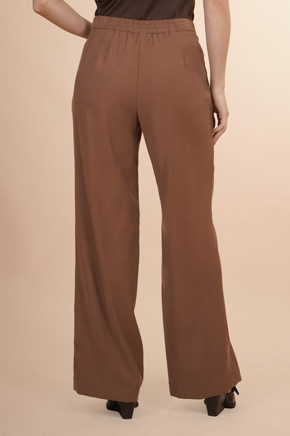 Pantalón Café De Pierna Amplia