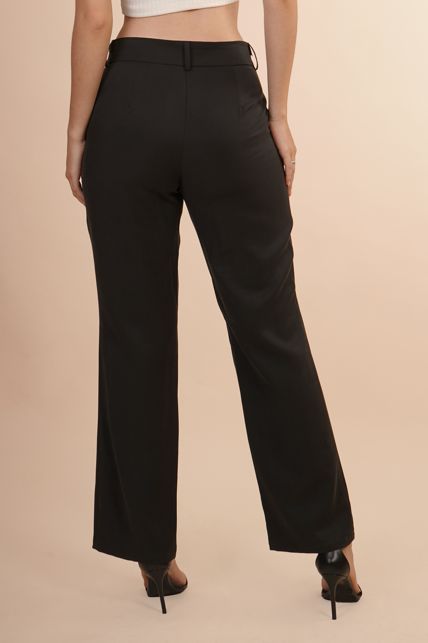 Pantalón recto con botones decorativos 261045