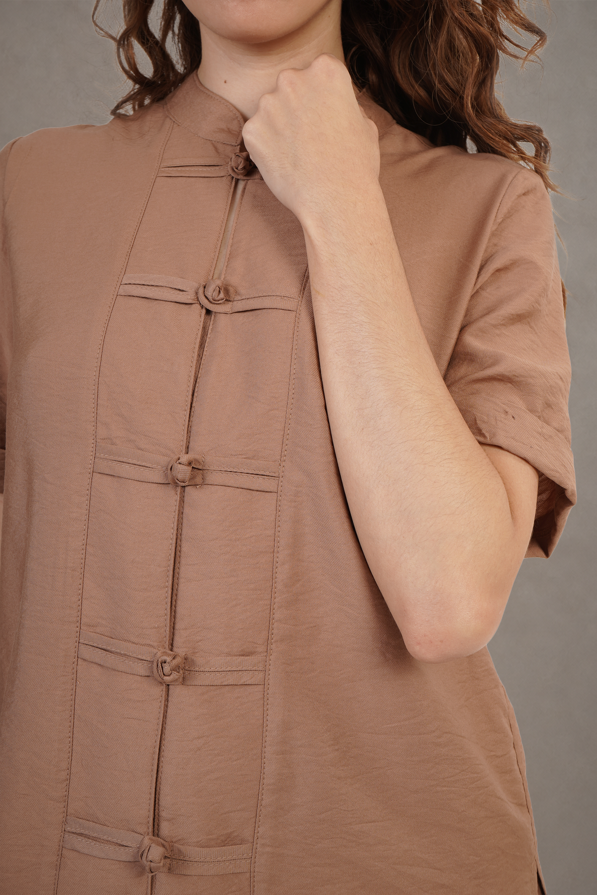 Blusa Camel Con Cierres   Tipo Chino