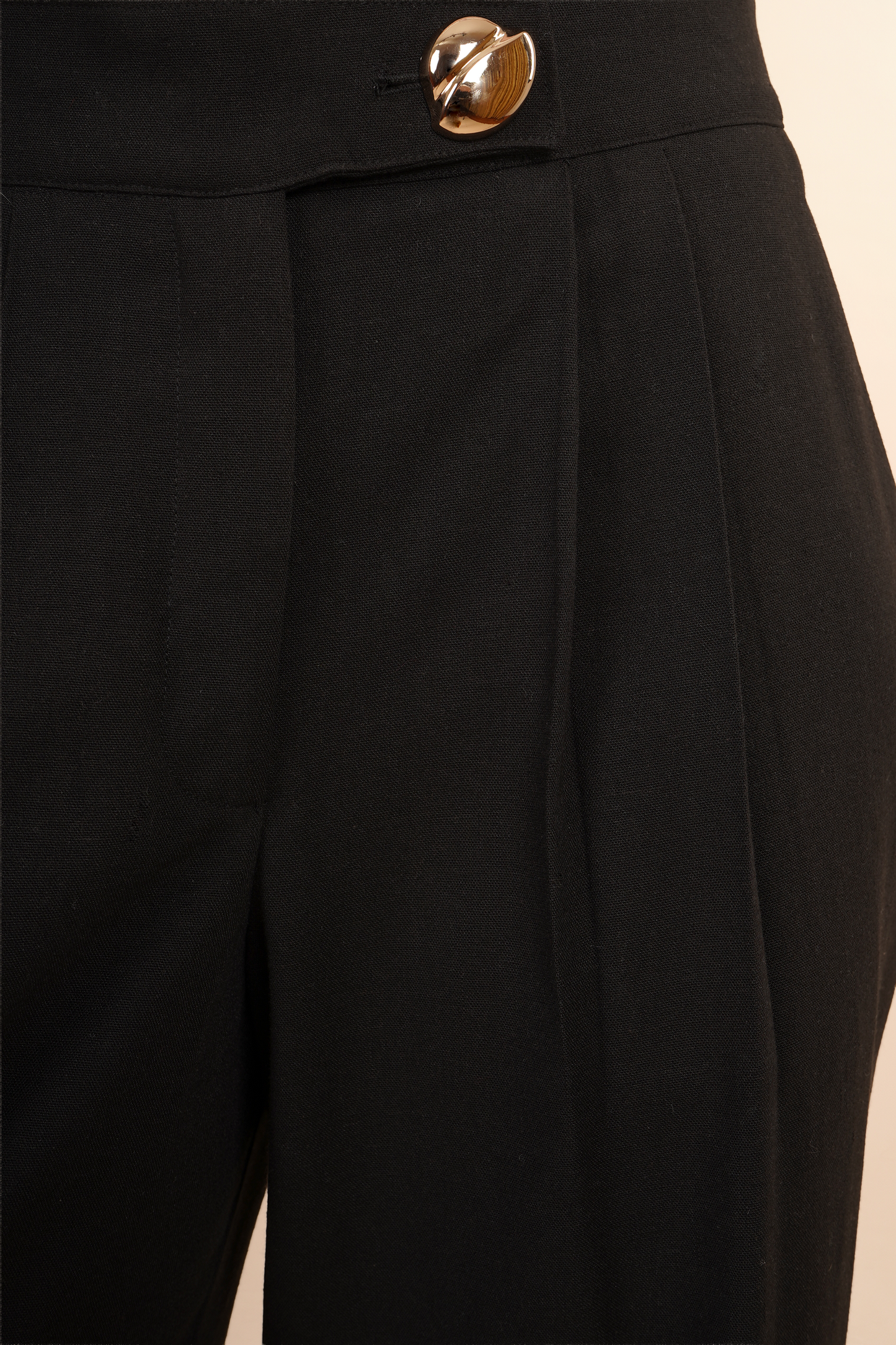 Pantalón Amplio con Botón Dorado 261054