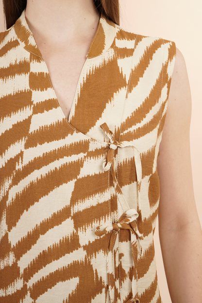 Blusa Estampada Sisada Con Cruce Cafe  262076