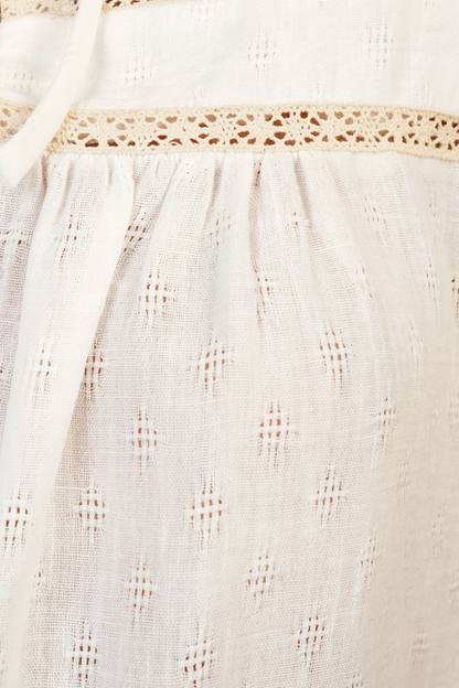 Blusa Con Tira Bordada Blanca 262053