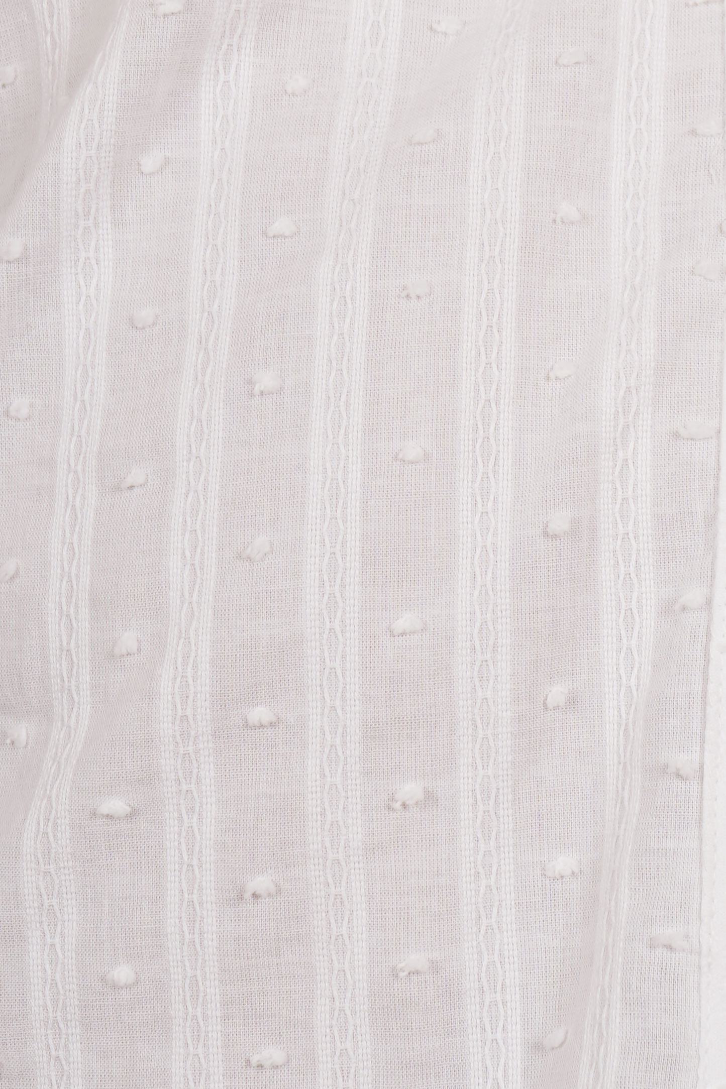 Blusa Blanca de Manga Larga con Textura y Botones
