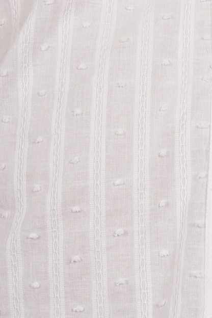 Blusa Blanca de Manga Larga con Textura y Botones