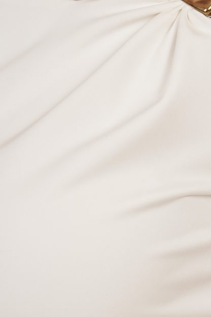 Playera Blanca De Manga Corta Con Detalle Dorado