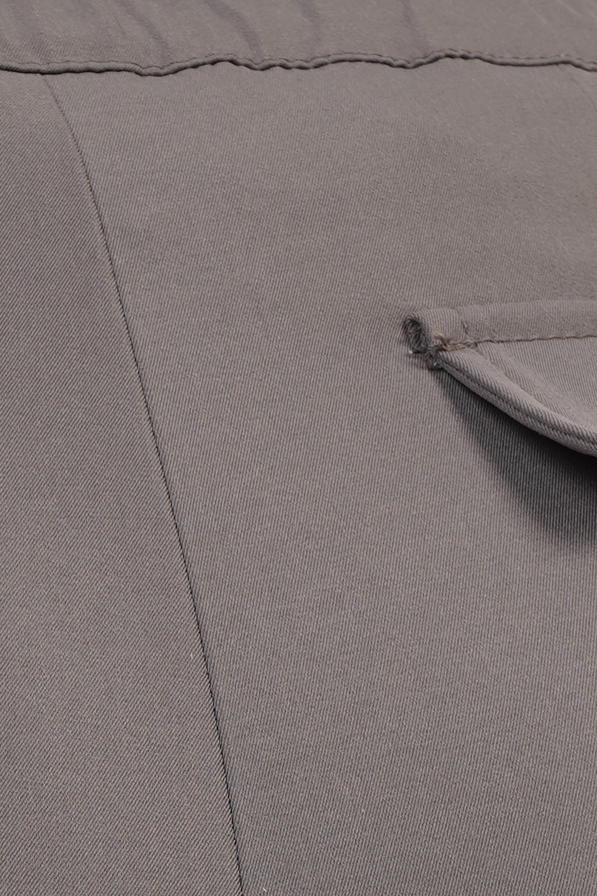 Pantalón Gris De Pierna Amplia