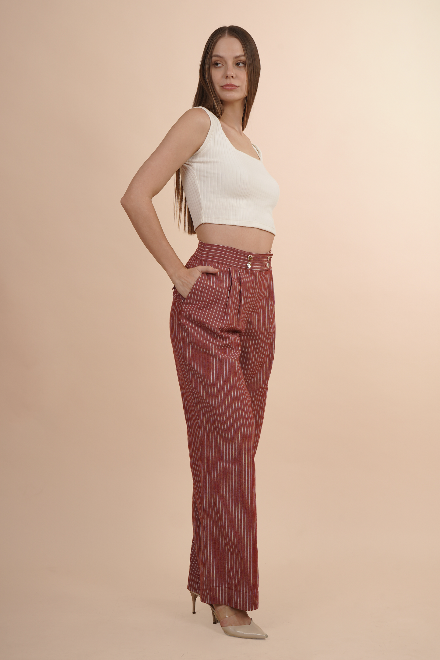 Pantalón de pierna ancha color vino
