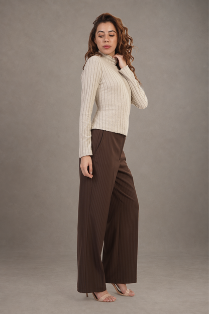 Blusa Beige De Punto Con Cuello Alto