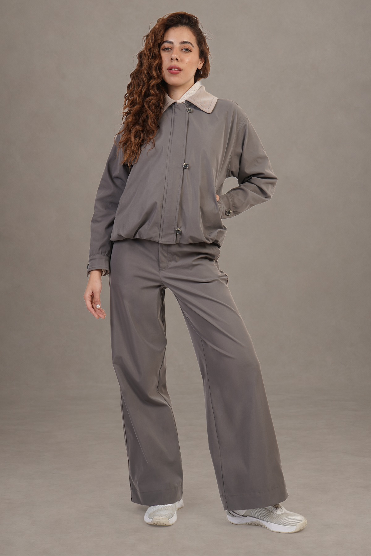 Chamarra Gris Con Cuello En Contrastre Beige