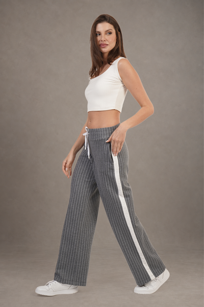 Pantalón Gris De Rayas Con Franjas Laterales