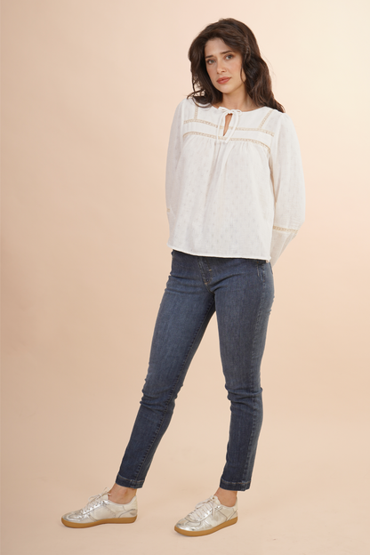 Blusa Con Tira Bordada Blanca 262053