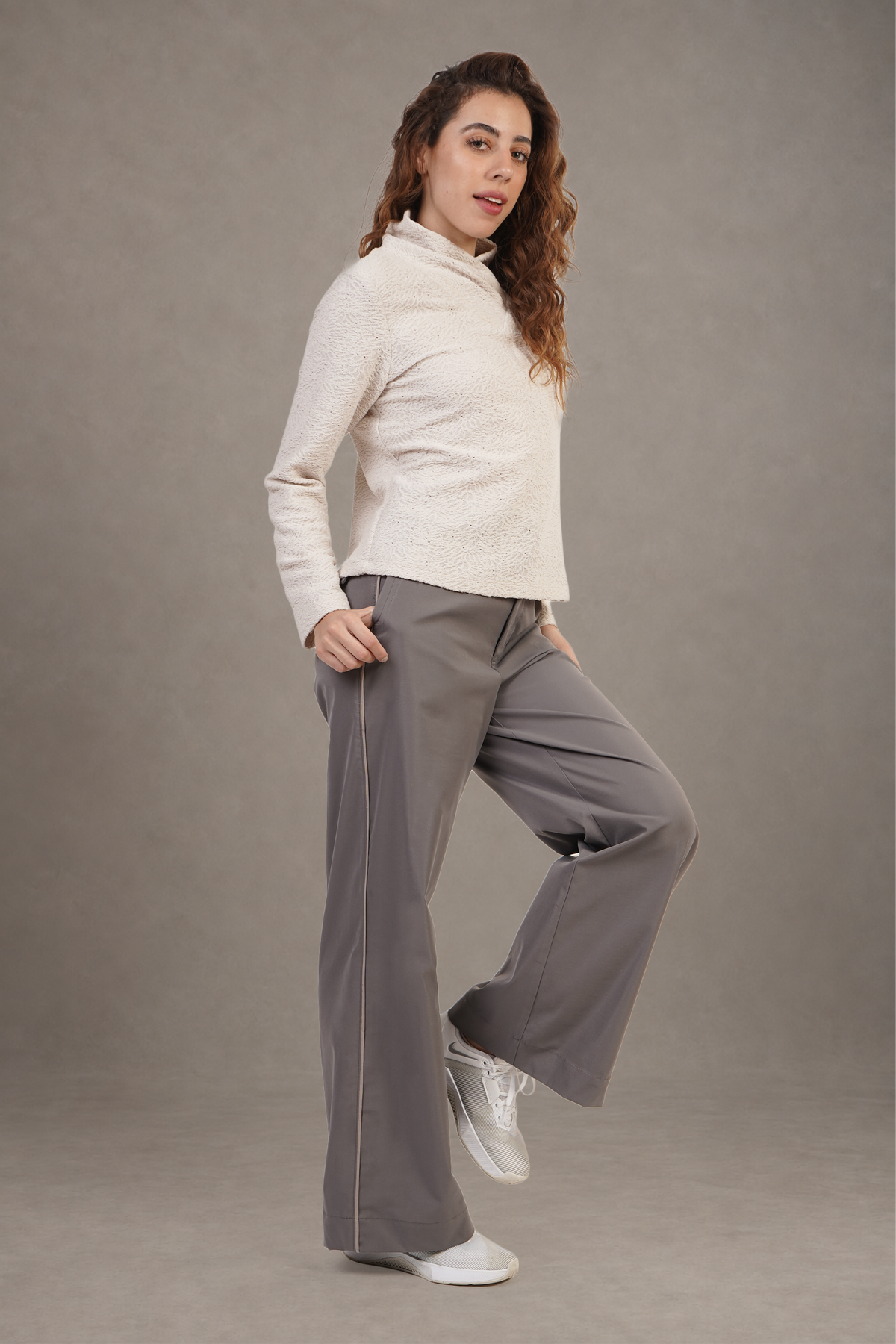 Blusa Marfil Con Cuello Alto Y Textura