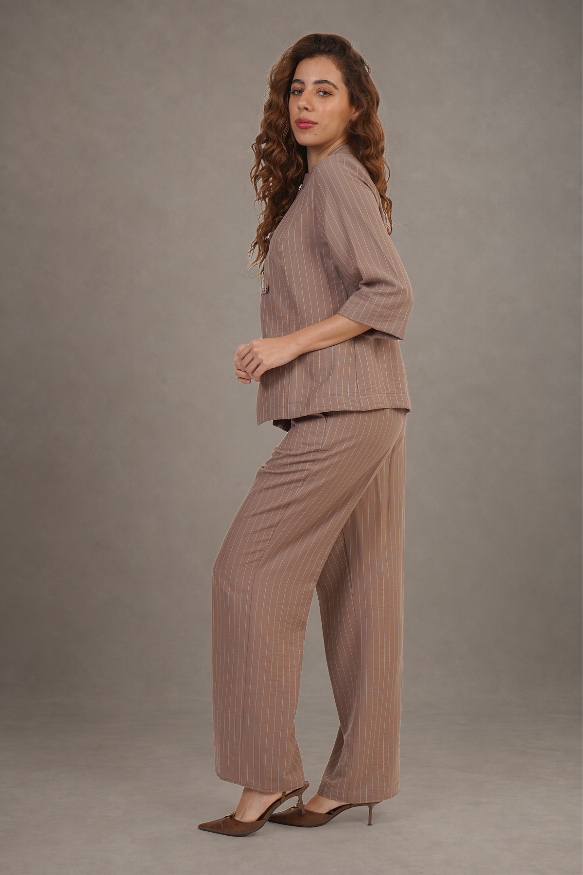 Blusa Camel De Rayas Con Cierres Decorativos