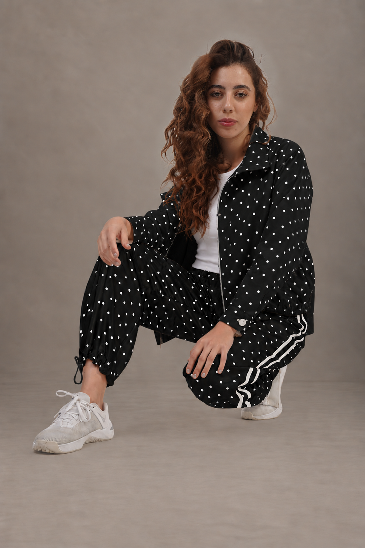 Pantalón Negro Con Bolitas Blancas