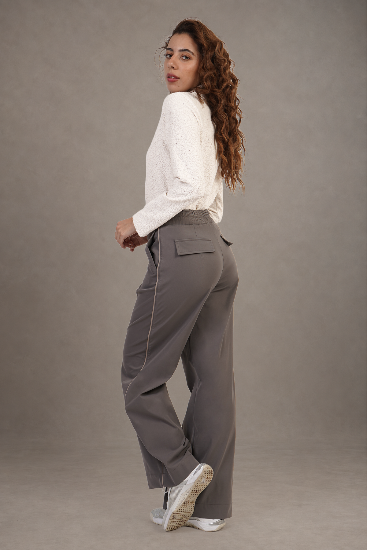Pantalón Gris De Pierna Amplia