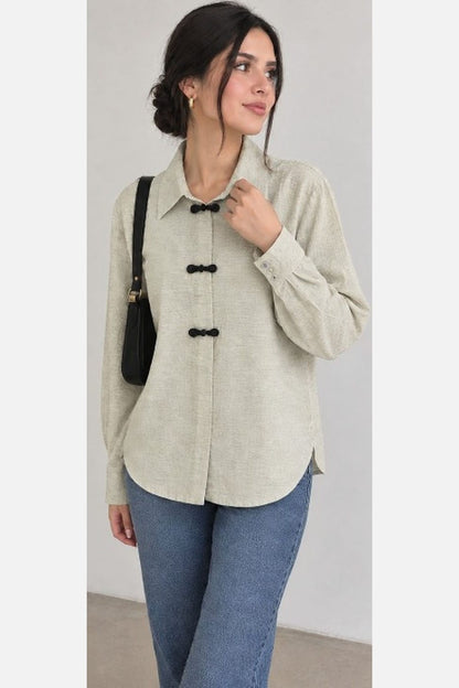 Camisa Greige Verdoso Con Botones Tipo Nudo