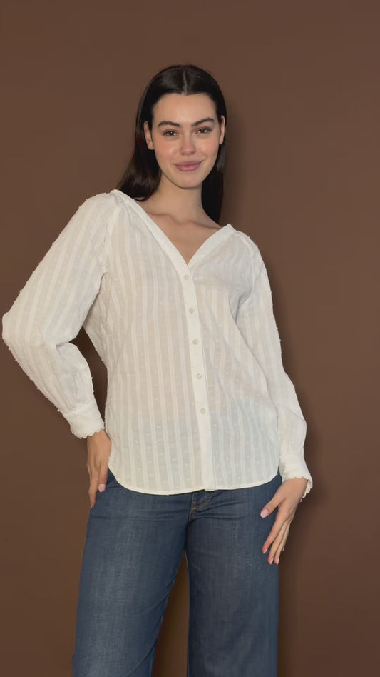 Blusa Blanca de Manga Larga con Textura y Botones