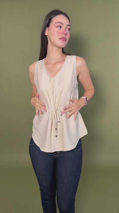 Blusa Crema Sin Mangas Con Cintura Ajustable